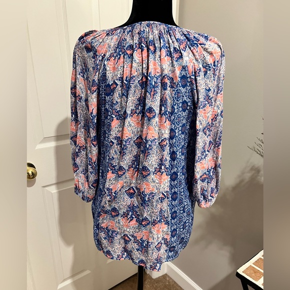 Floral Crochet Accent Women's Top - Picture 4 of 8